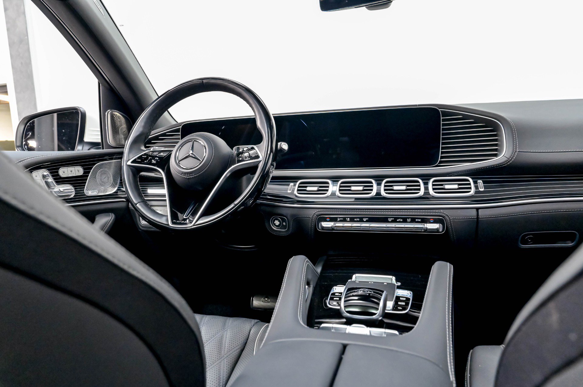 Used 2024 Mercedes-Benz Maybach GLS 600 4MATIC image 36
