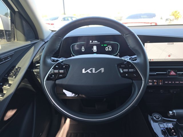 Used 2024 Kia Niro SX image 12