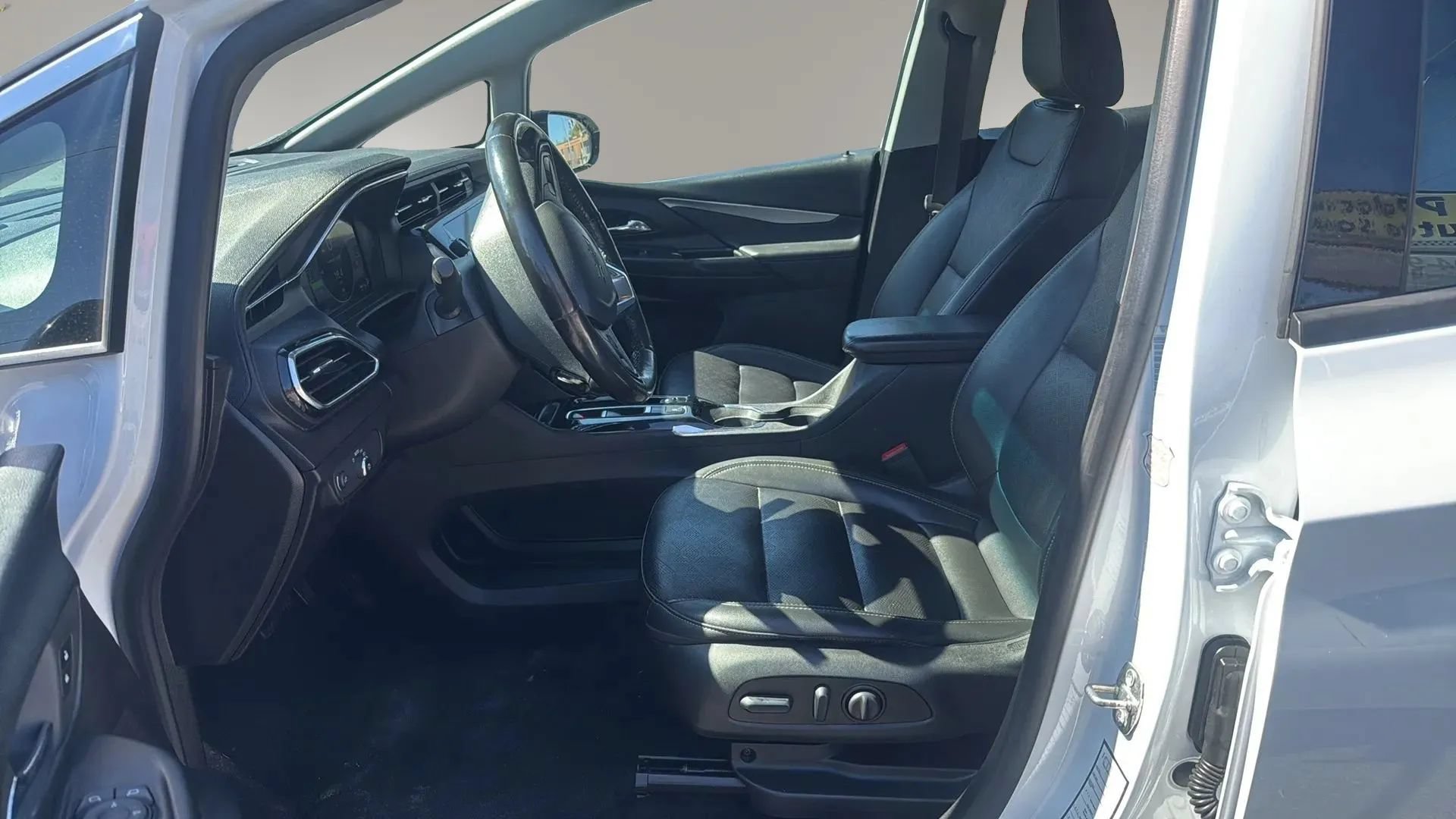 Used 2023 Chevrolet Bolt LT FWD image 11
