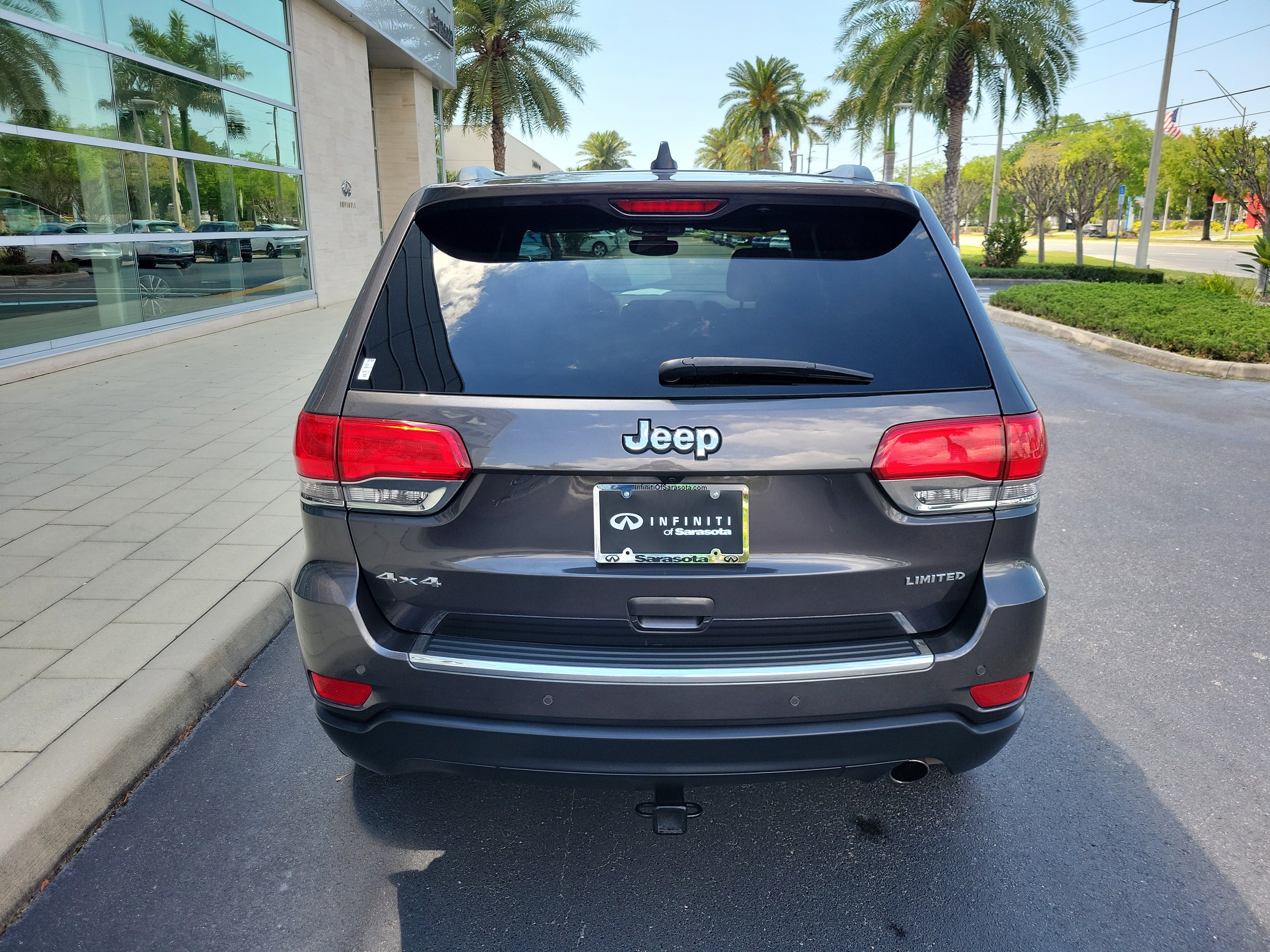 Used 2017 Jeep Grand Cherokee Limited AWD/4WD image 5