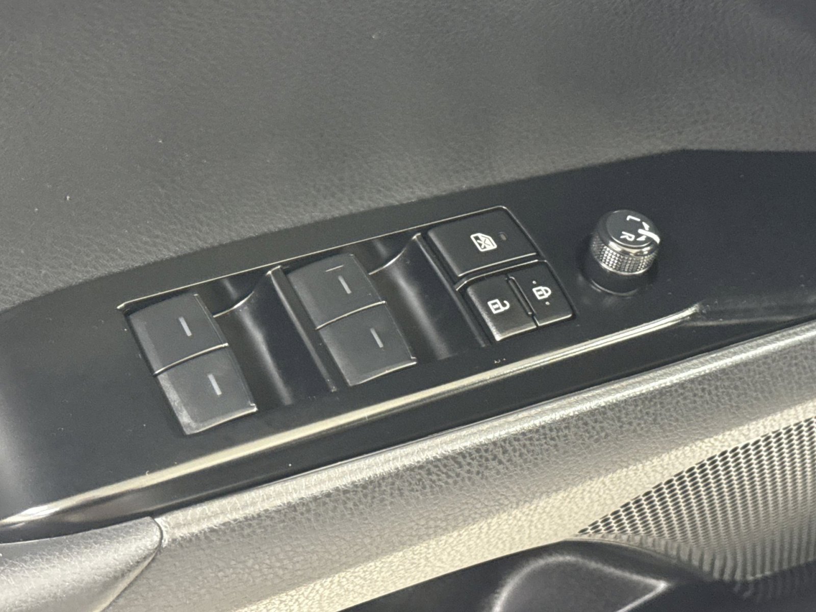 Used 2025 Toyota Camry LE image 19