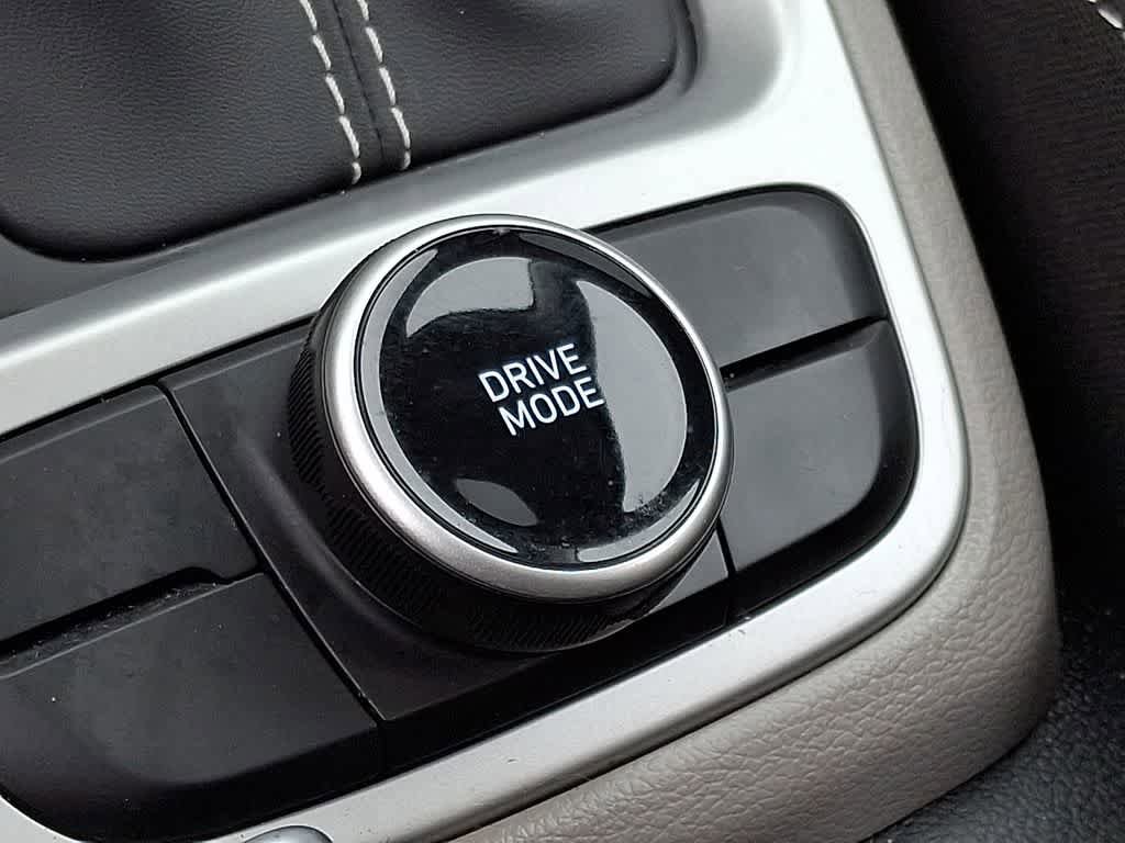 Certified 2025 Hyundai Venue SEL FWD image 25
