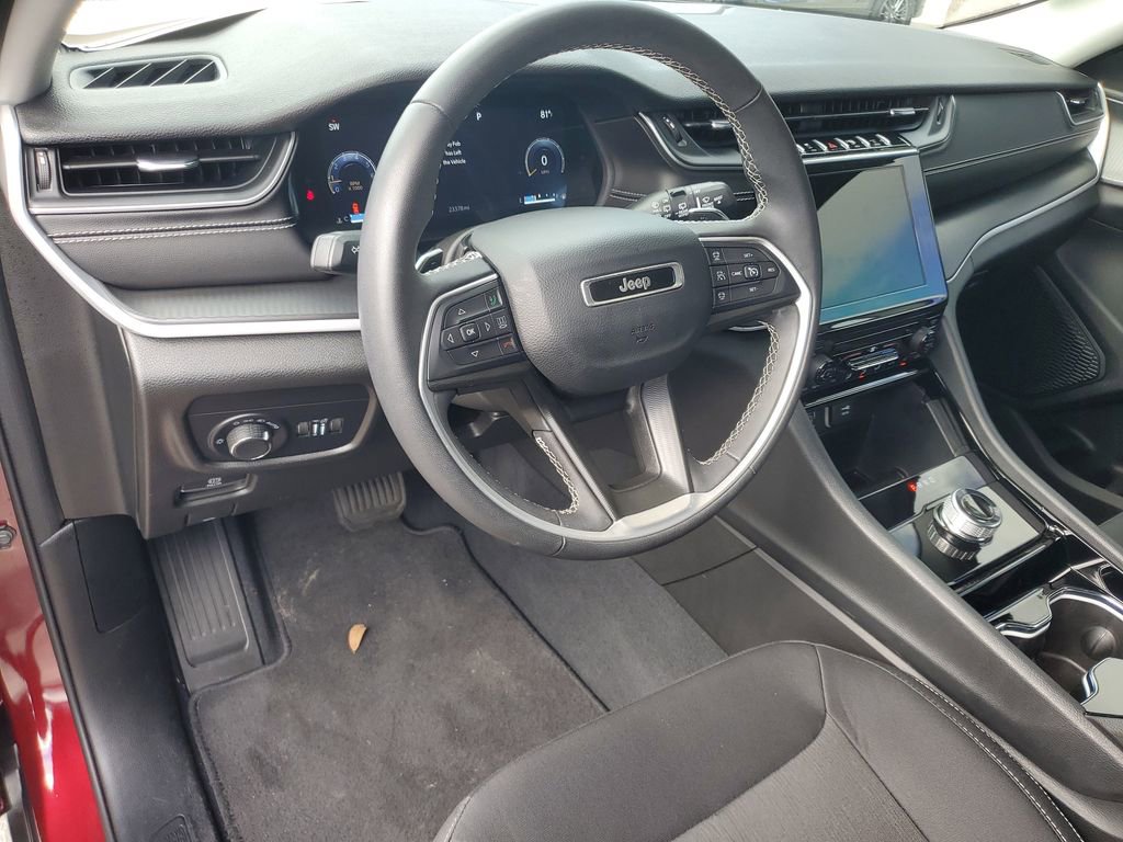 Used 2023 Jeep Grand Cherokee Laredo image 20