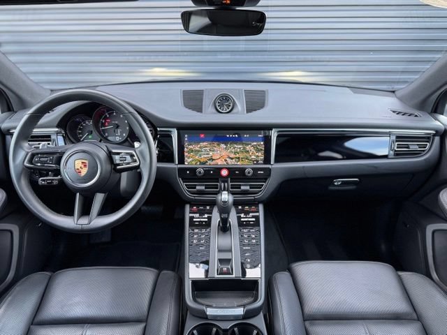 Certified 2026 Porsche Macan AWD/4WD image 18