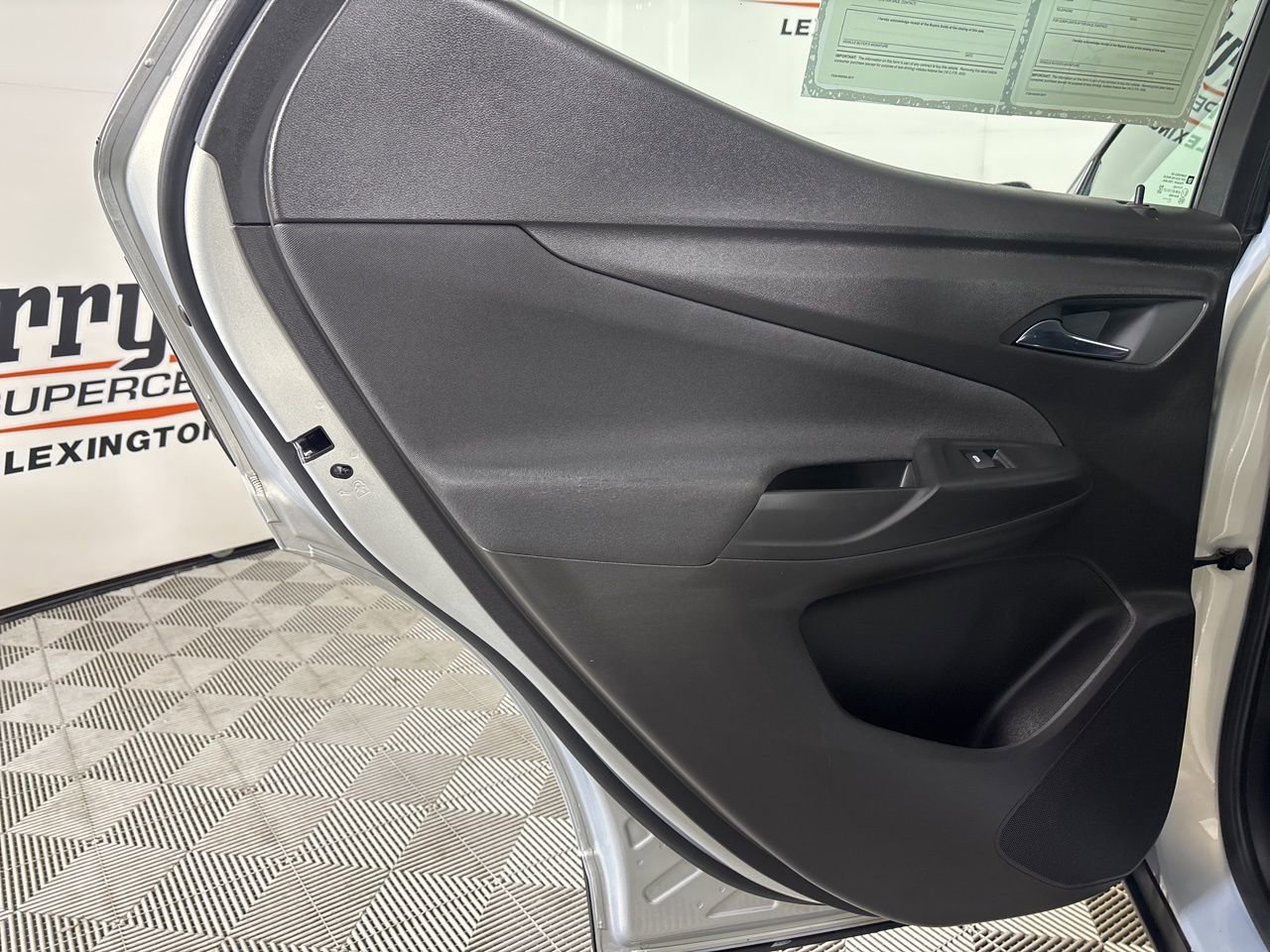 Used 2022 Chevrolet Bolt EUV LT w/ Comfort Package image 18