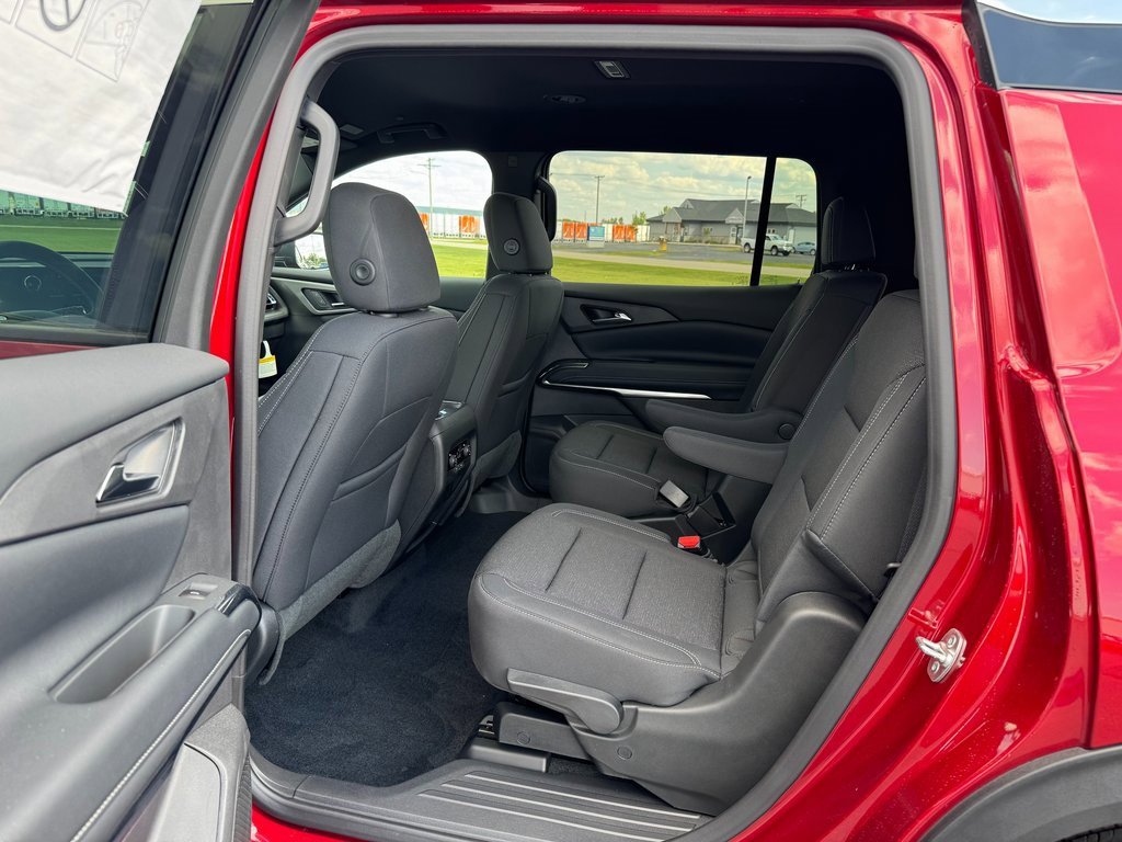 New 2025 Chevrolet Traverse LT image 29