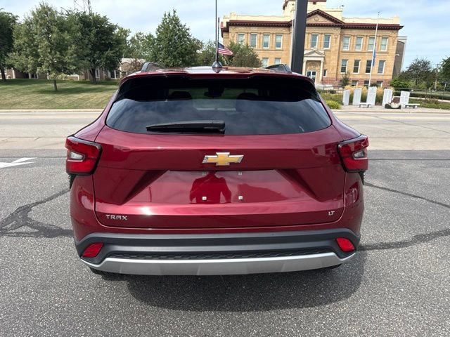 Used 2024 Chevrolet Trax LT w/ Driver Confidence Package FWD image 4
