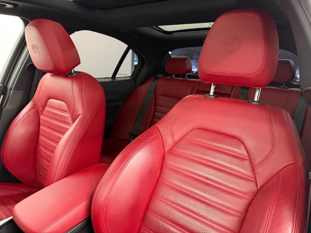 Used 2023 Alfa Romeo Giulia Veloce RWD image 25