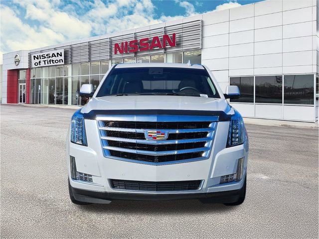 Used 2017 Cadillac Escalade Luxury image 2