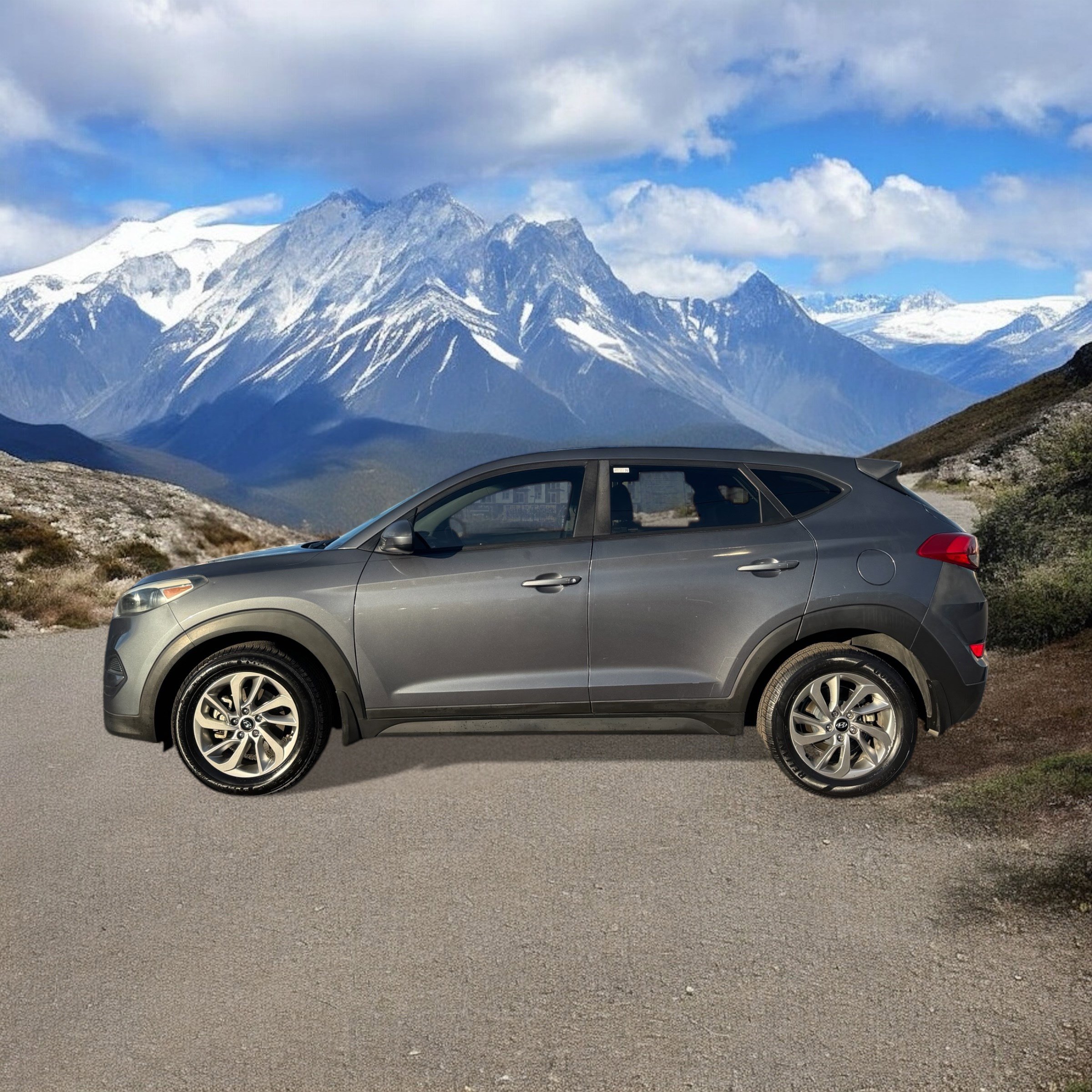 Used 2017 Hyundai Tucson SE image 2