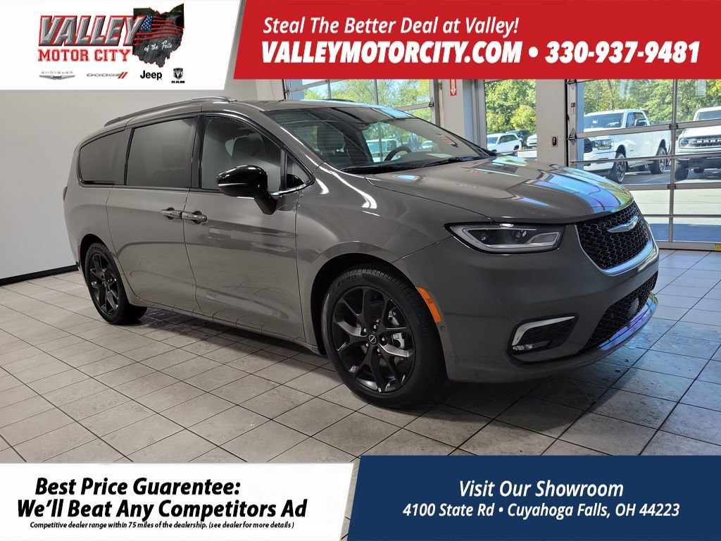 Used 2025 Chrysler Pacifica Limited