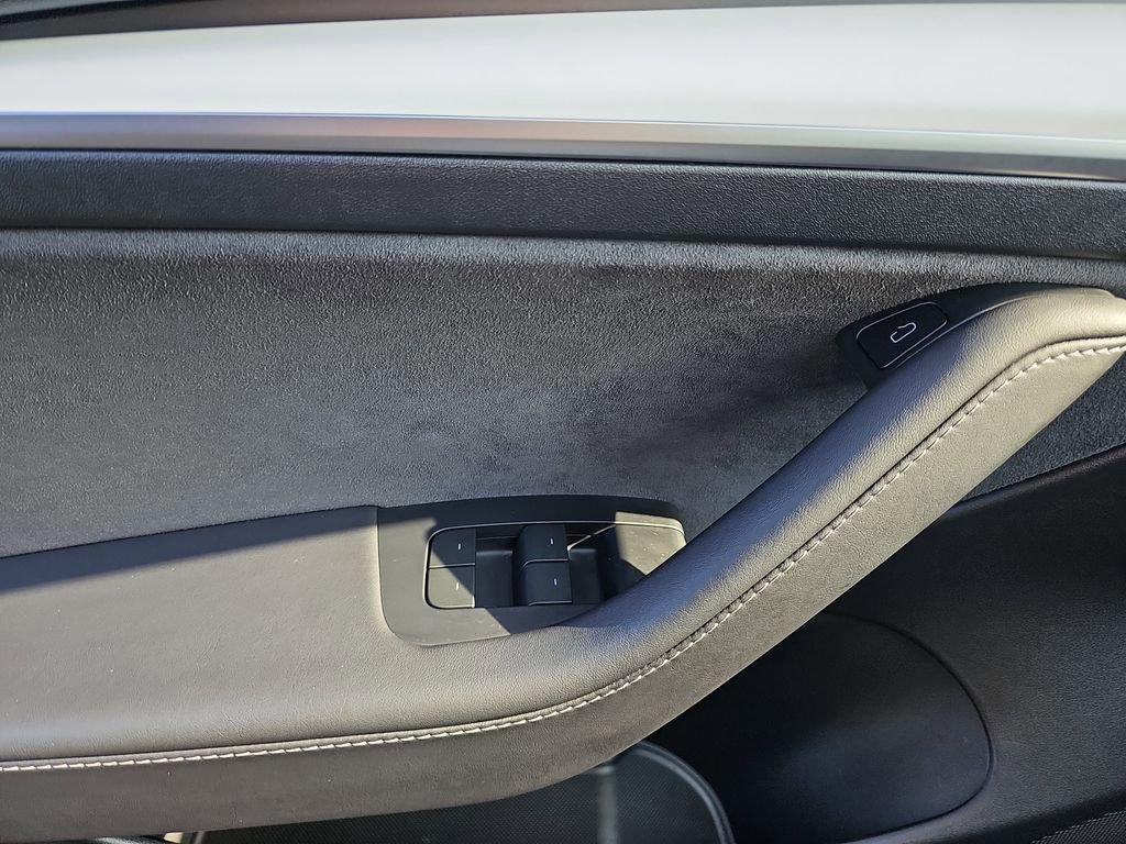 Used 2023 Tesla Model 3 Standard Range image 33