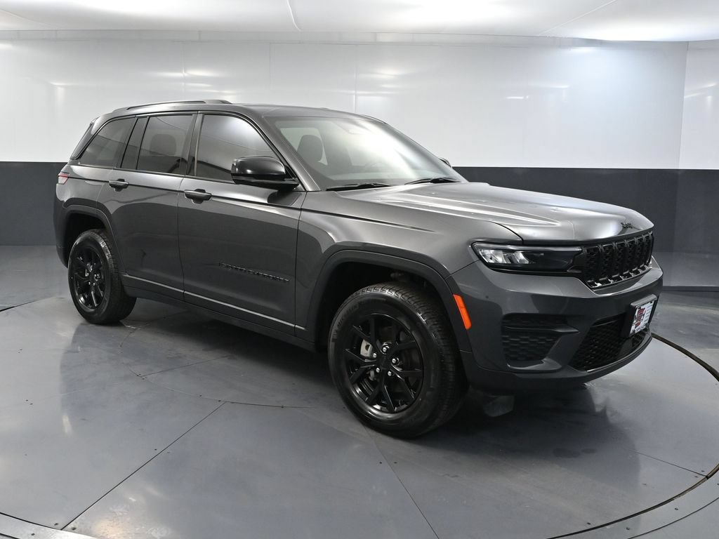 Used 2024 Jeep Grand Cherokee Altitude AWD/4WD image 1