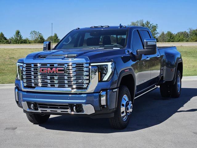 New 2026 GMC Sierra 3500 Denali w/ Denali Reserve Package image 2