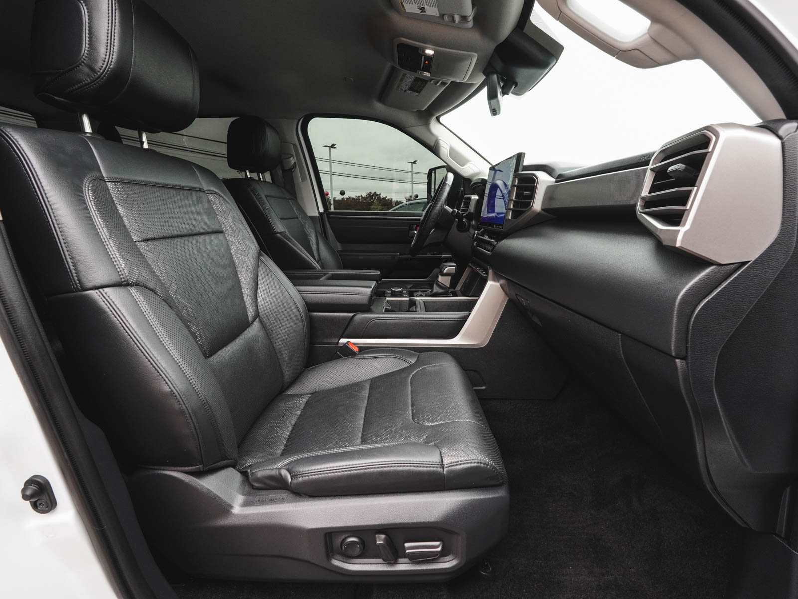 Used 2024 Toyota Tundra Limited image 41