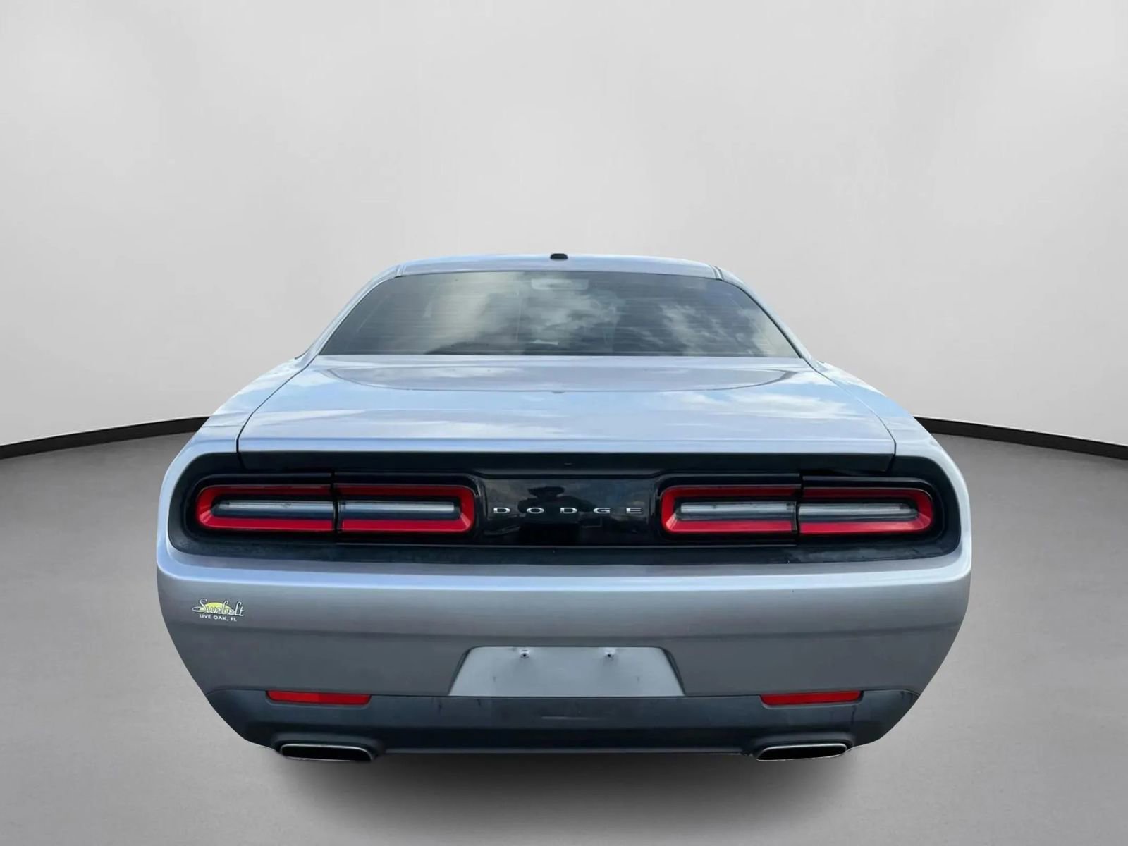 Used 2016 Dodge Challenger SXT image 4