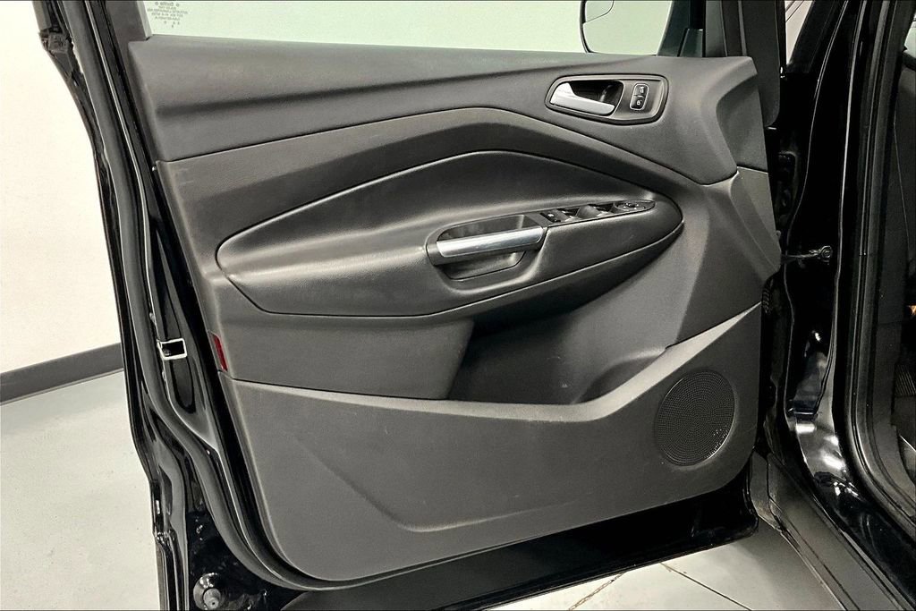 Used 2017 Ford Escape SE image 20