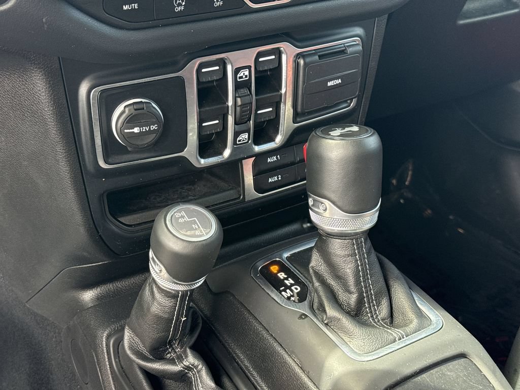 Used 2024 Jeep Wrangler Unlimited Sahara AWD/4WD image 21
