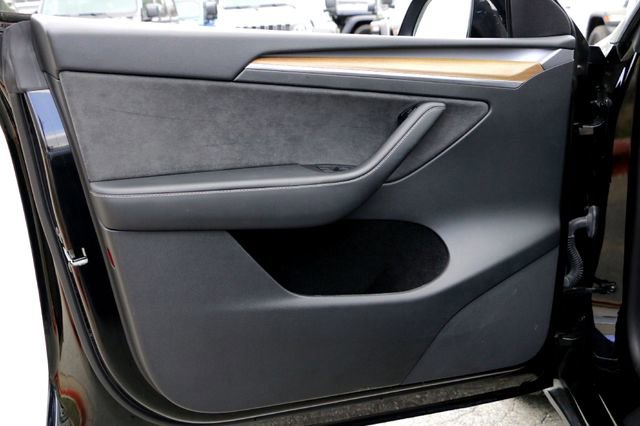 Used 2022 Tesla Model Y Performance image 16