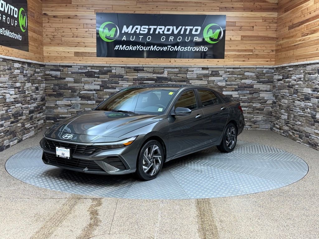 Certified 2025 Hyundai Elantra SEL w/ Cargo Package FWD image 4