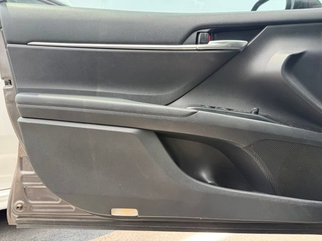 Used 2019 Toyota Camry SE FWD image 12