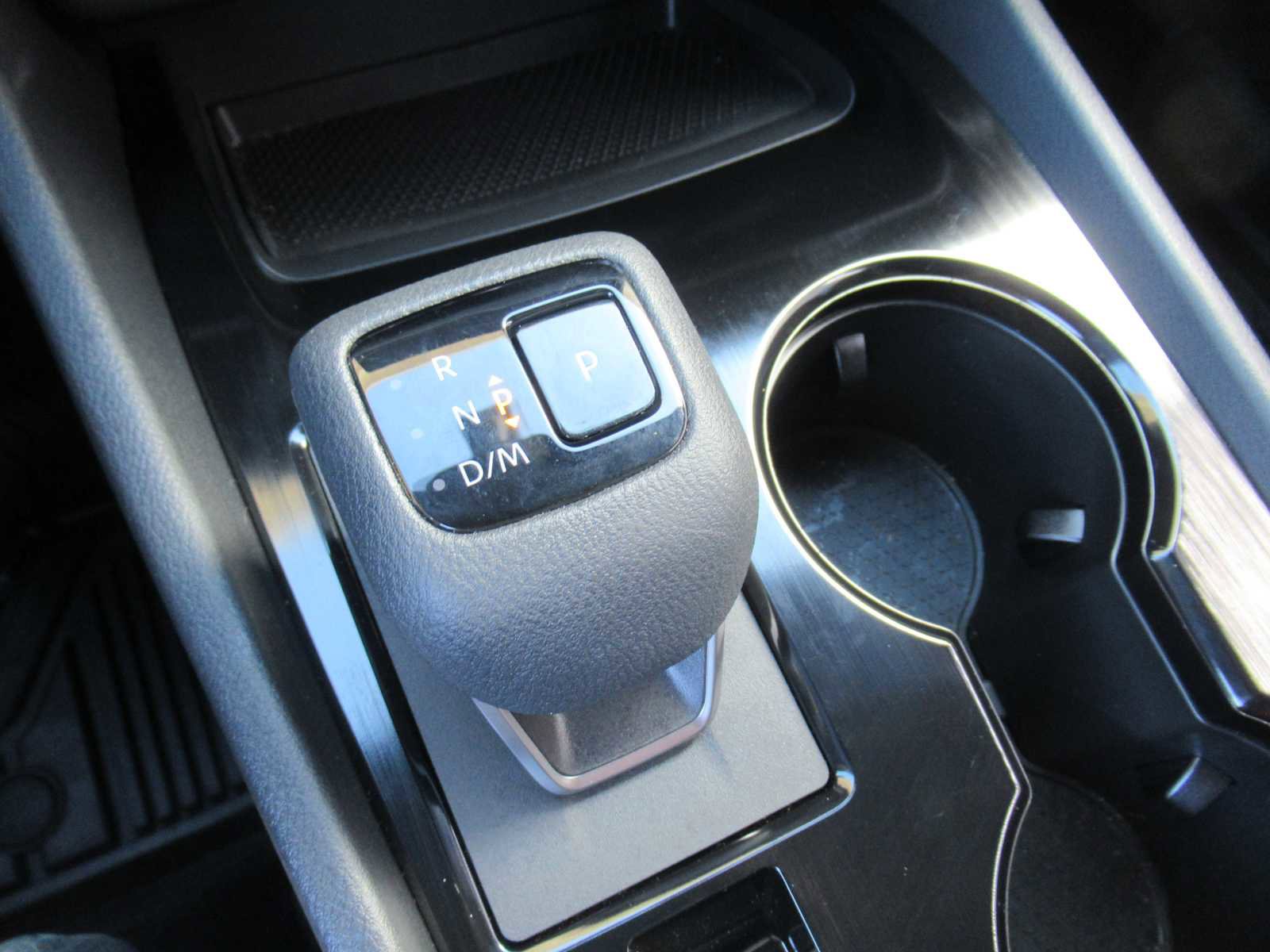 Used 2024 Nissan Rogue SV image 37