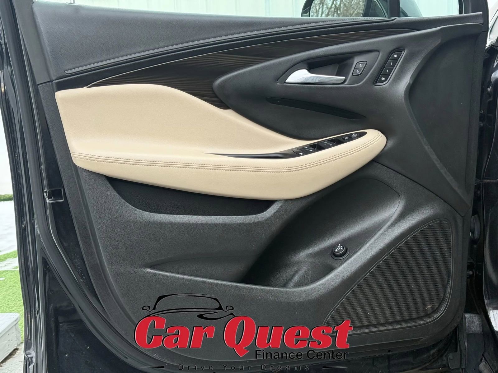 Used 2019 Buick Envision Essence image 11