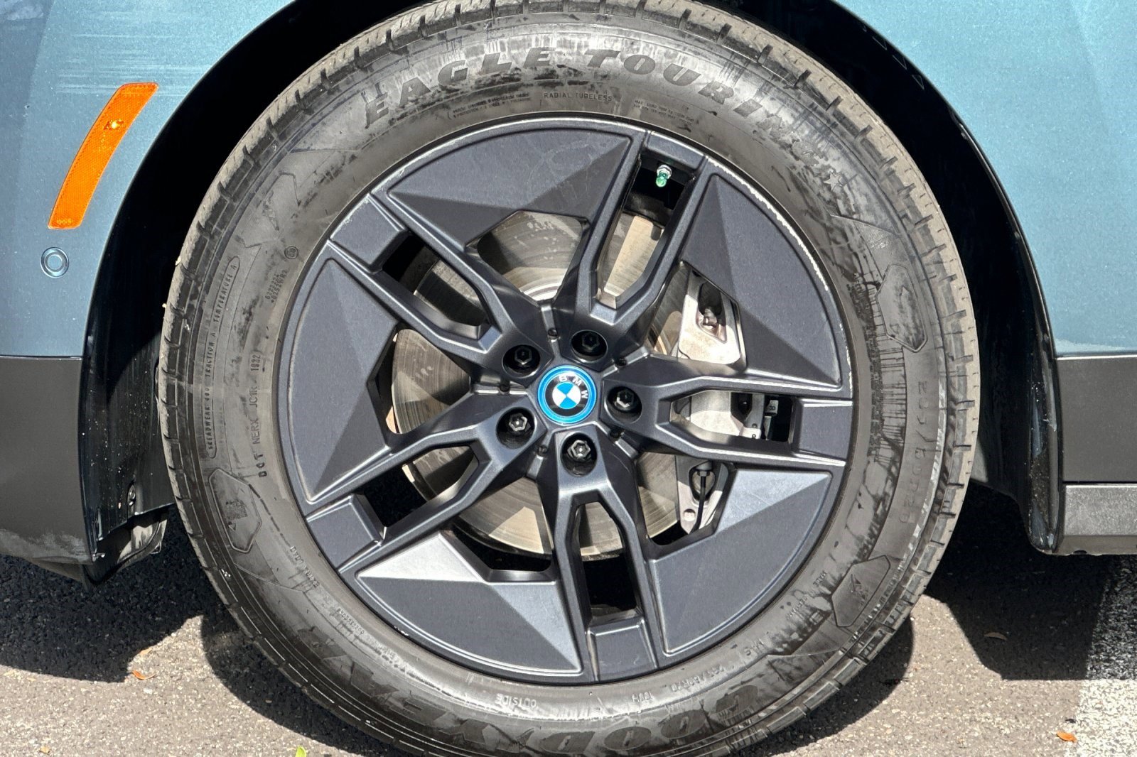 Used 2023 BMW iX xDrive50 w/ Premium Package image 38