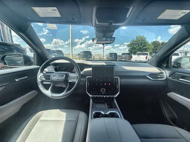 Certified 2026 GMC Acadia Elevation w/ Elevation Premium Package FWD image 19