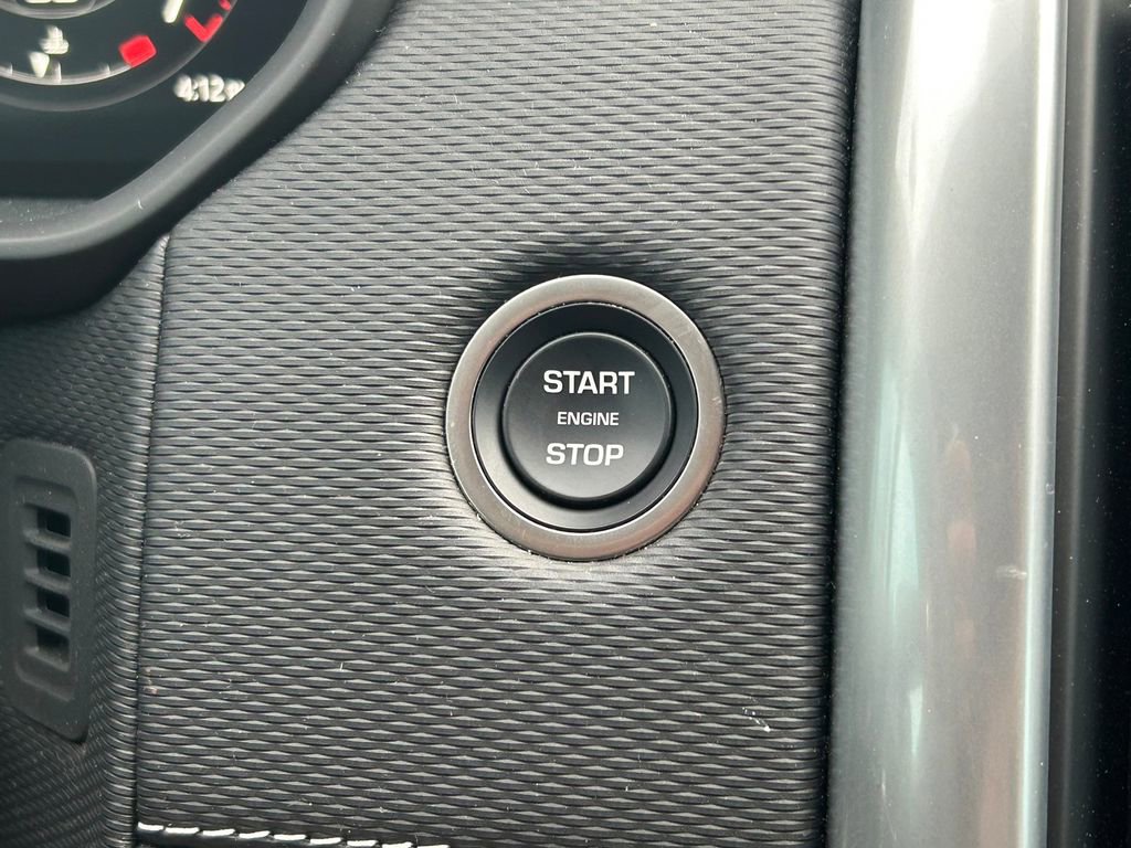 Used 2024 Land Rover Discovery Dynamic SE image 33