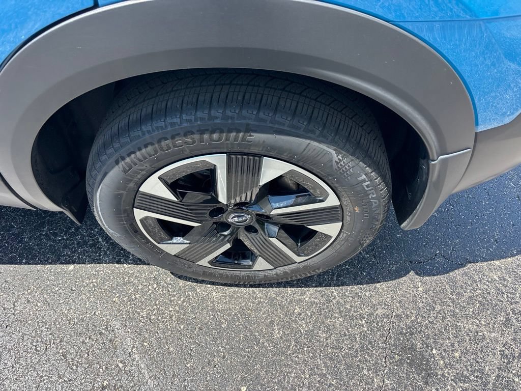 Used 2025 Nissan Kicks SR AWD/4WD image 11