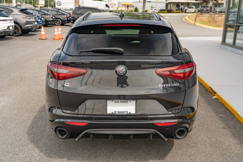Used 2023 Alfa Romeo Stelvio Veloce AWD/4WD image 6