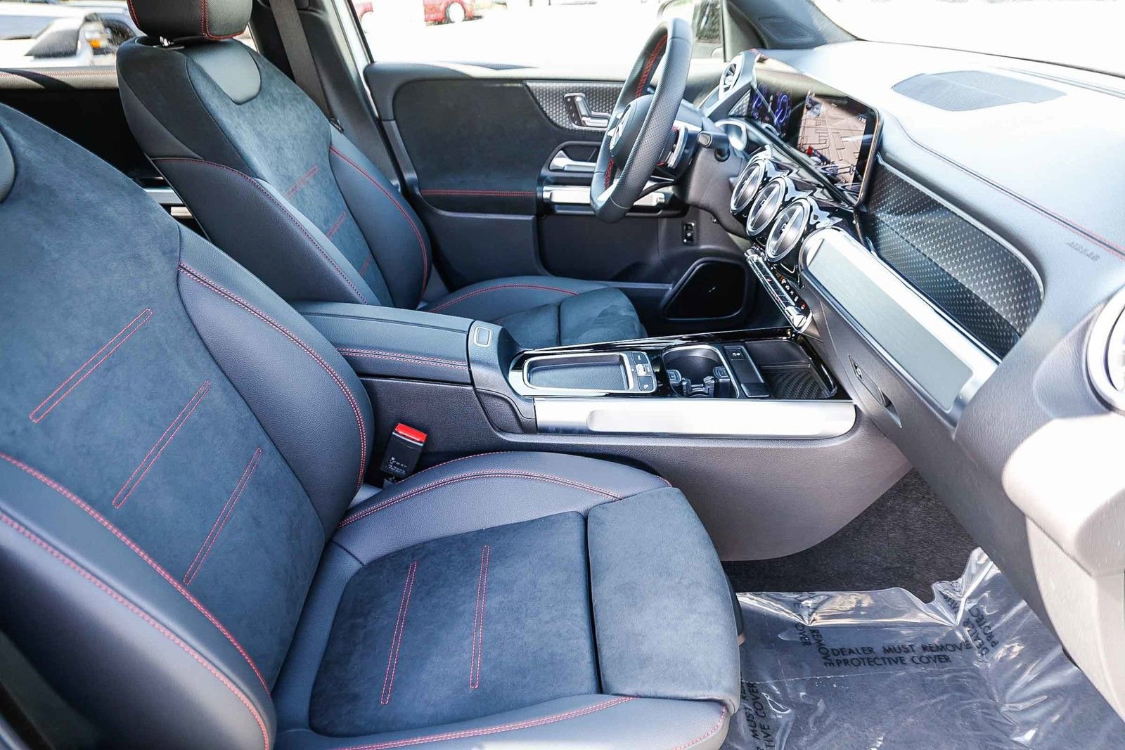 Used 2024 Mercedes-Benz EQB 300 4MATIC image 17