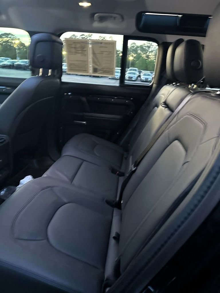 Used 2025 Land Rover Defender 110 S image 14