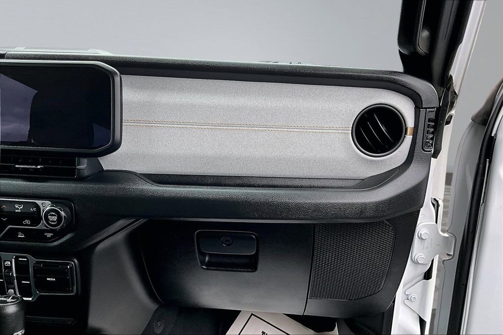 Used 2024 Jeep Wrangler Unlimited image 16