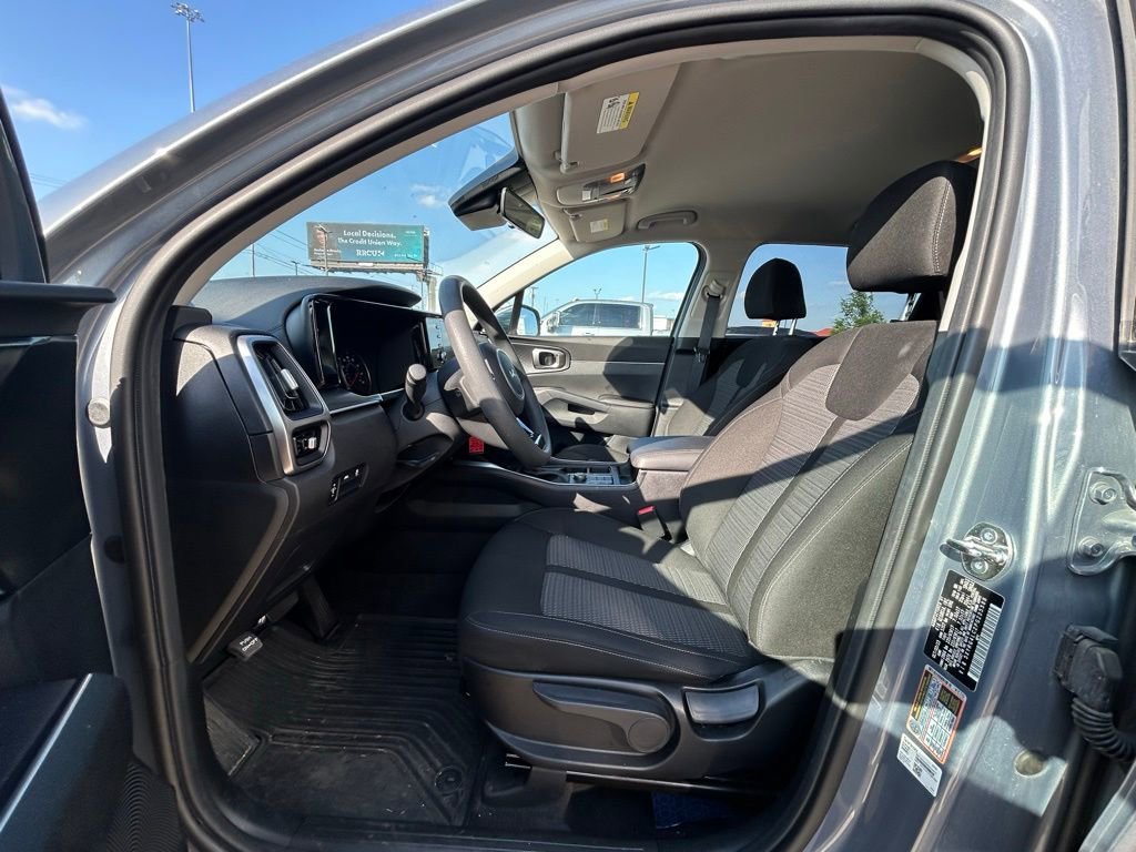 Used 2023 Kia Sorento LX FWD image 6