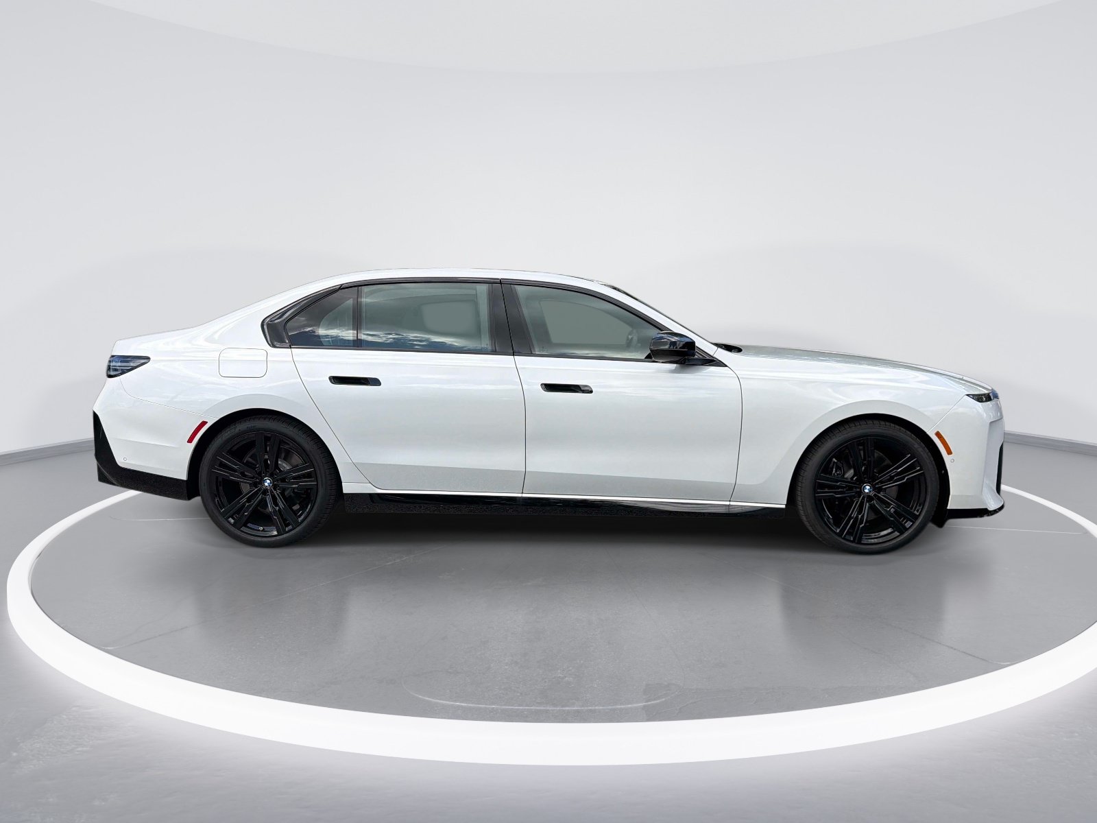 New 2027 BMW 740i w/ Executive Package RWD image 3