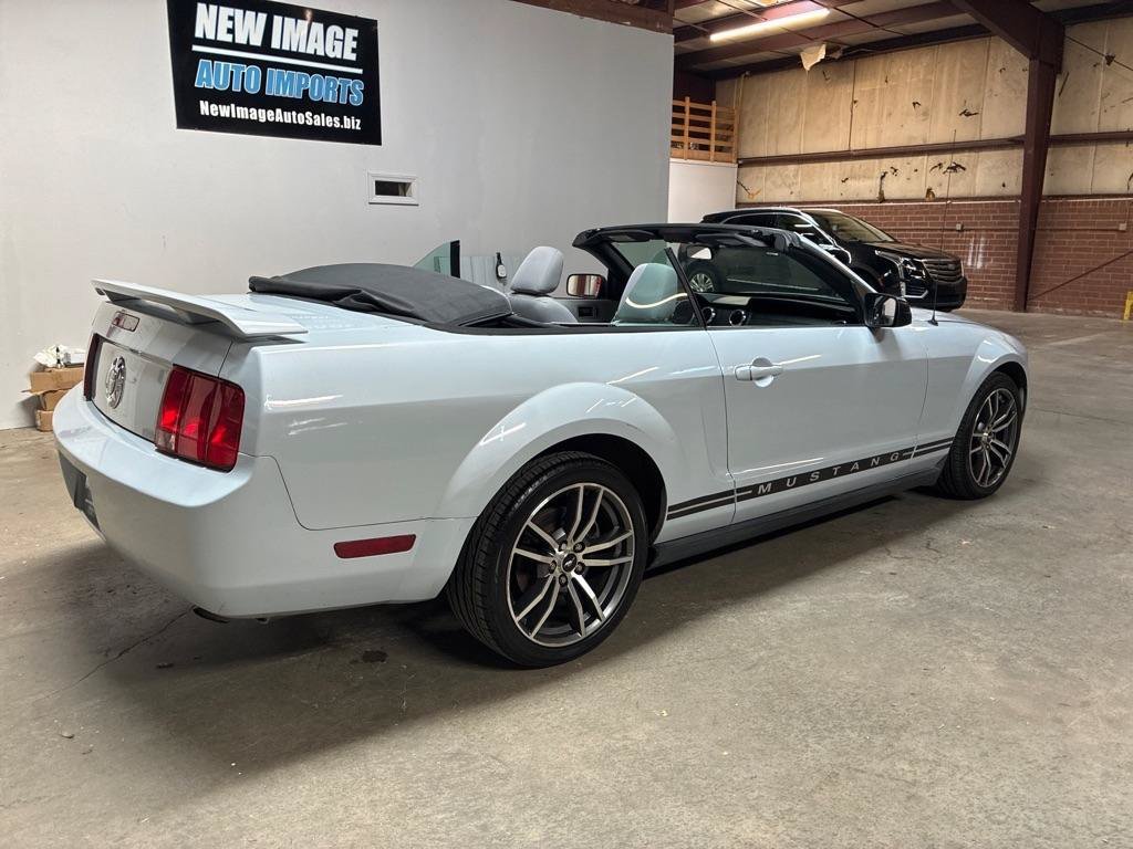Used 2005 Ford Mustang Premium RWD image 3