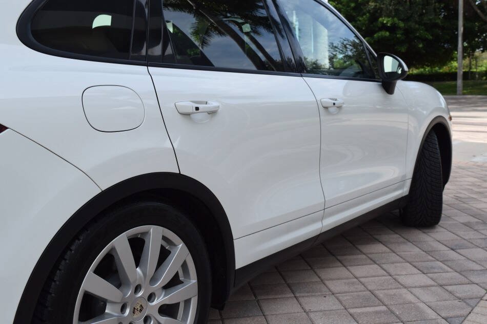 Used 2013 Porsche Cayenne Diesel AWD/4WD image 25