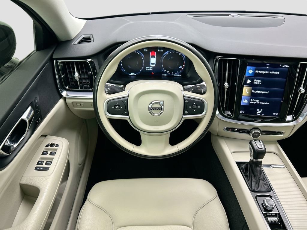 Used 2020 Volvo S60 T5 Momentum image 10