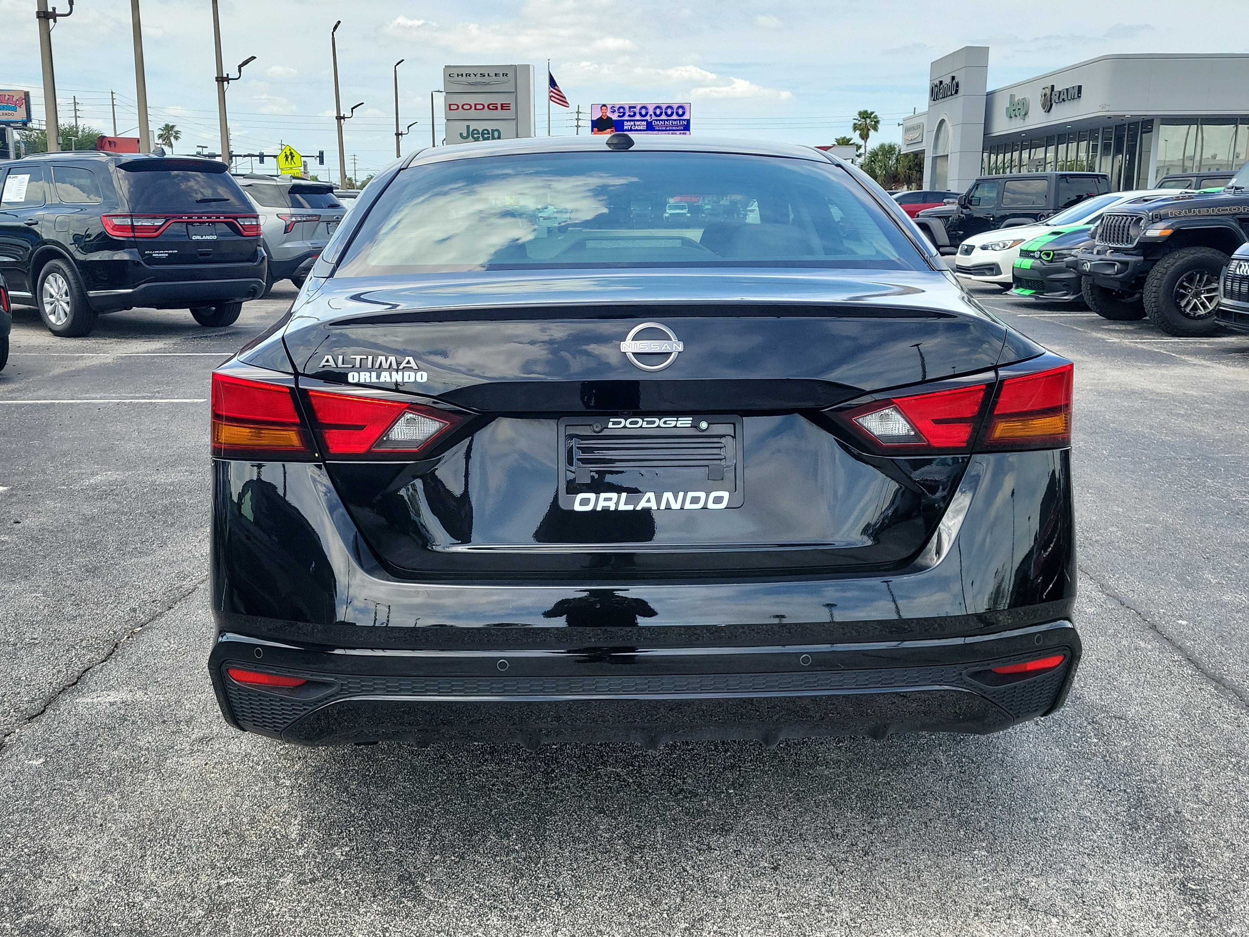 Used 2025 Nissan Altima 2.5 SV FWD image 6