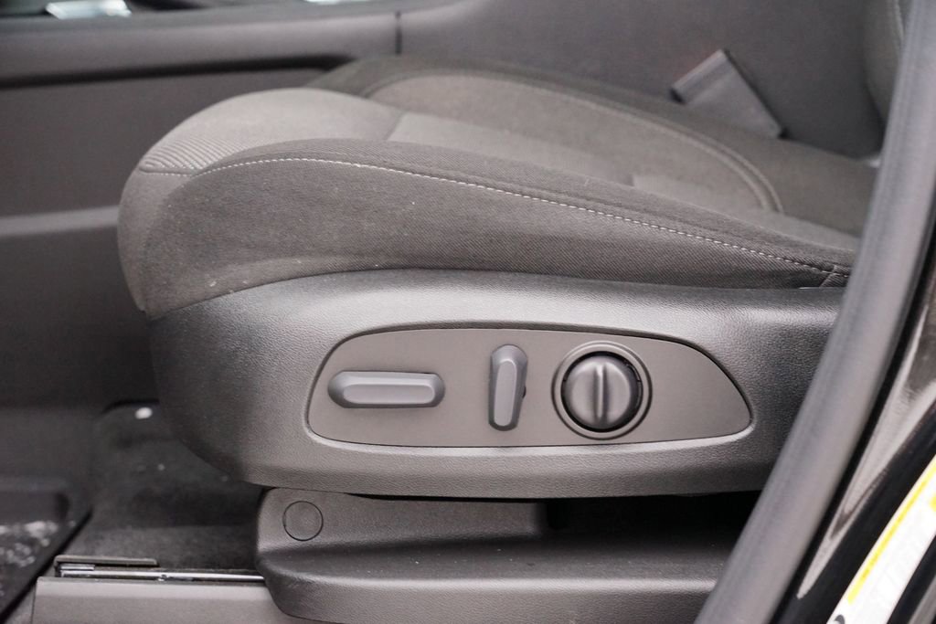 Used 2023 Chevrolet Traverse LT image 17