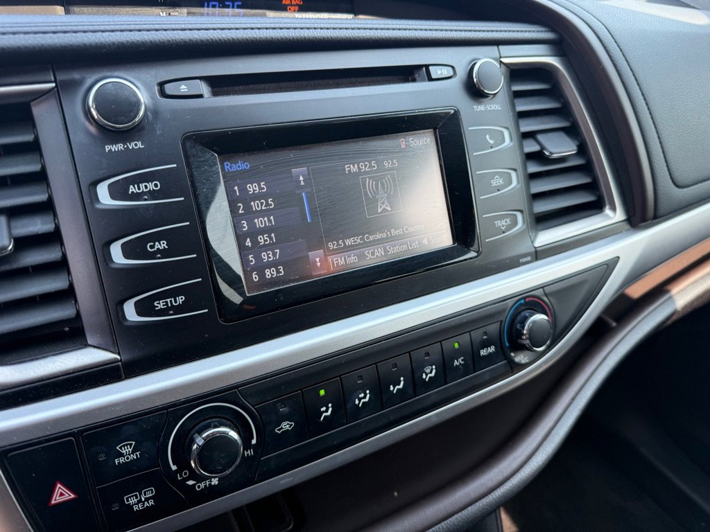 Used 2015 Toyota Highlander LE FWD image 11