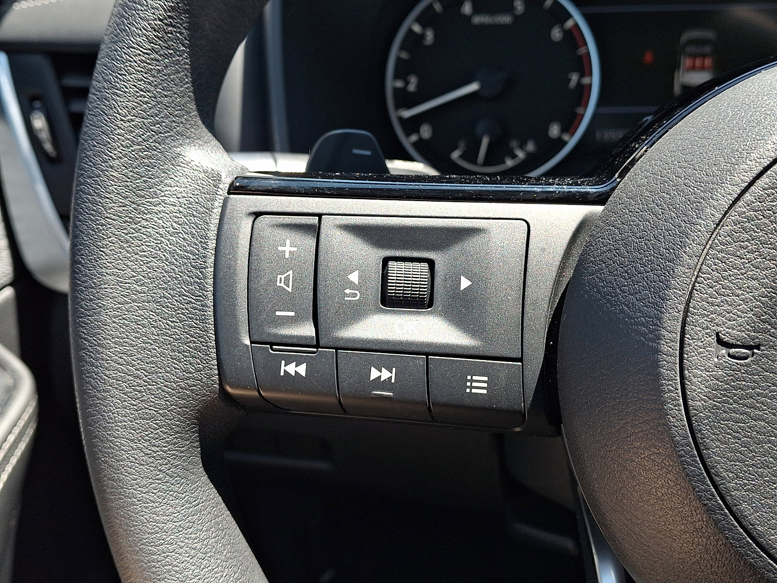 Used 2023 Nissan Rogue SV AWD/4WD image 20