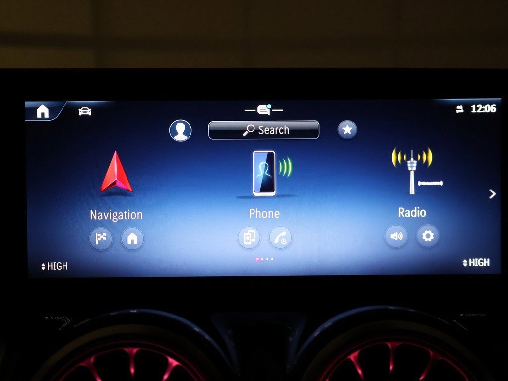 Used 2025 Mercedes-Benz GLB 250 4MATIC image 40