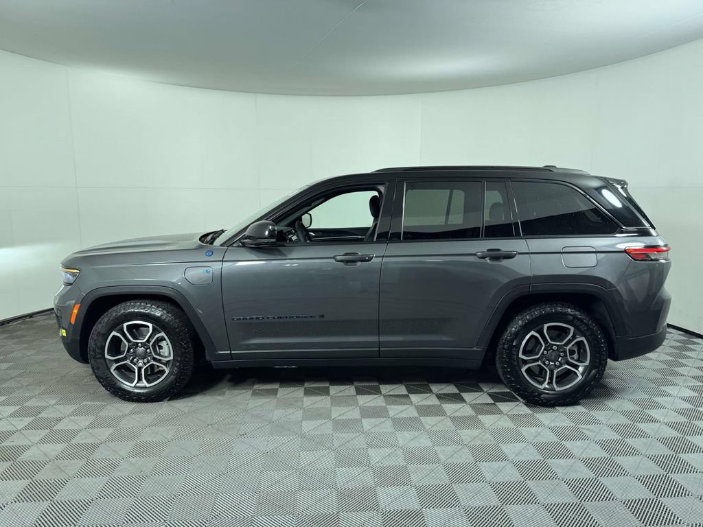 Used 2024 Jeep Grand Cherokee Trailhawk w/ Luxury Tech Group III AWD/4WD image 11