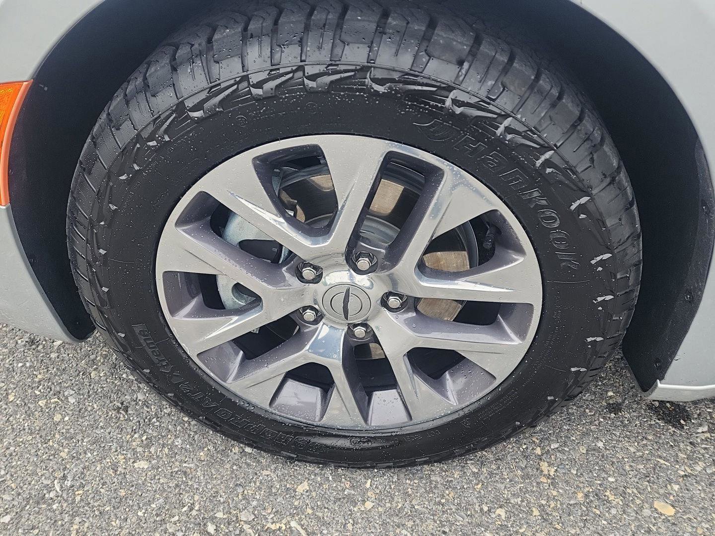 Used 2023 Chrysler Pacifica Pinnacle image 9