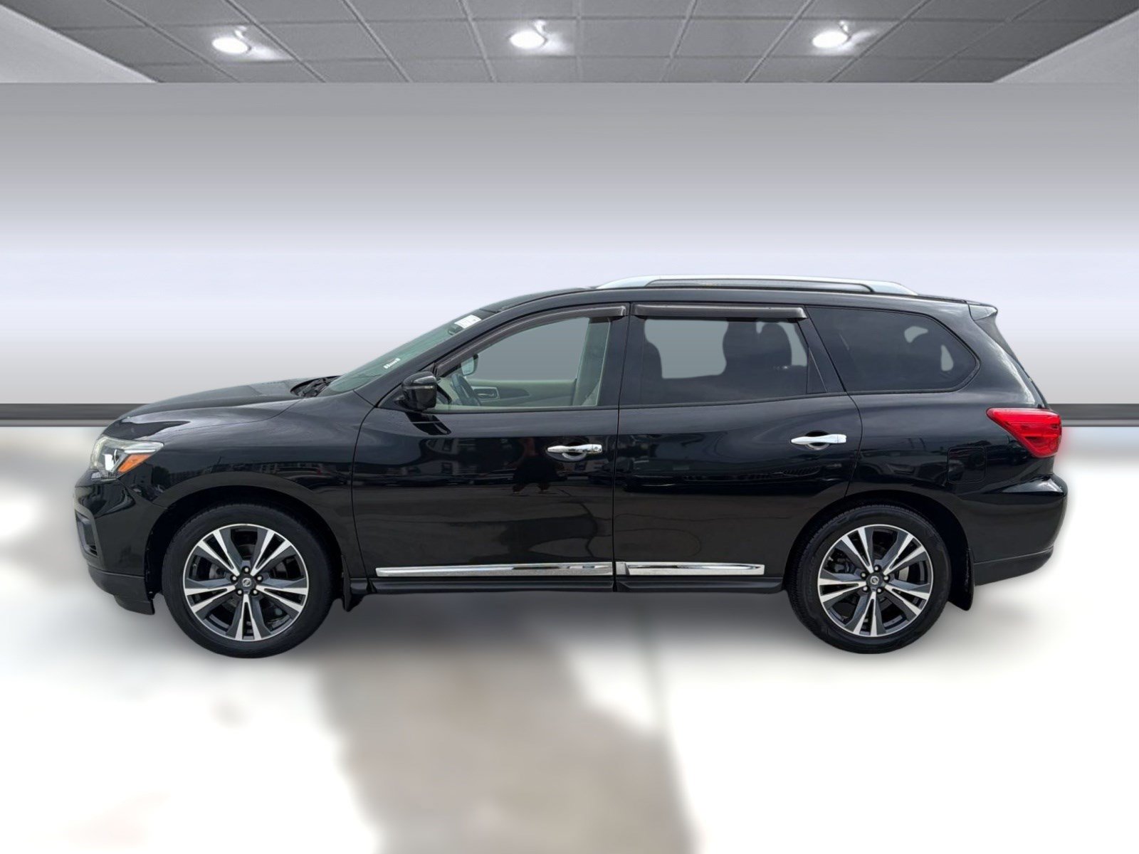 Used 2019 Nissan Pathfinder Platinum w/ Cargo Package FWD video 2