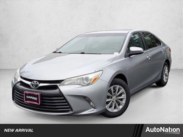 Used 2015 Toyota Camry LE image 1