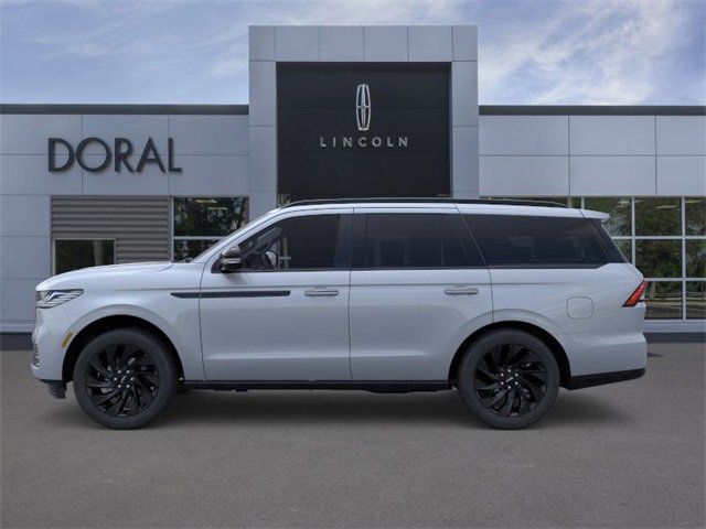 New 2025 Lincoln Navigator Reserve w/ Jet Appearance Package image 3